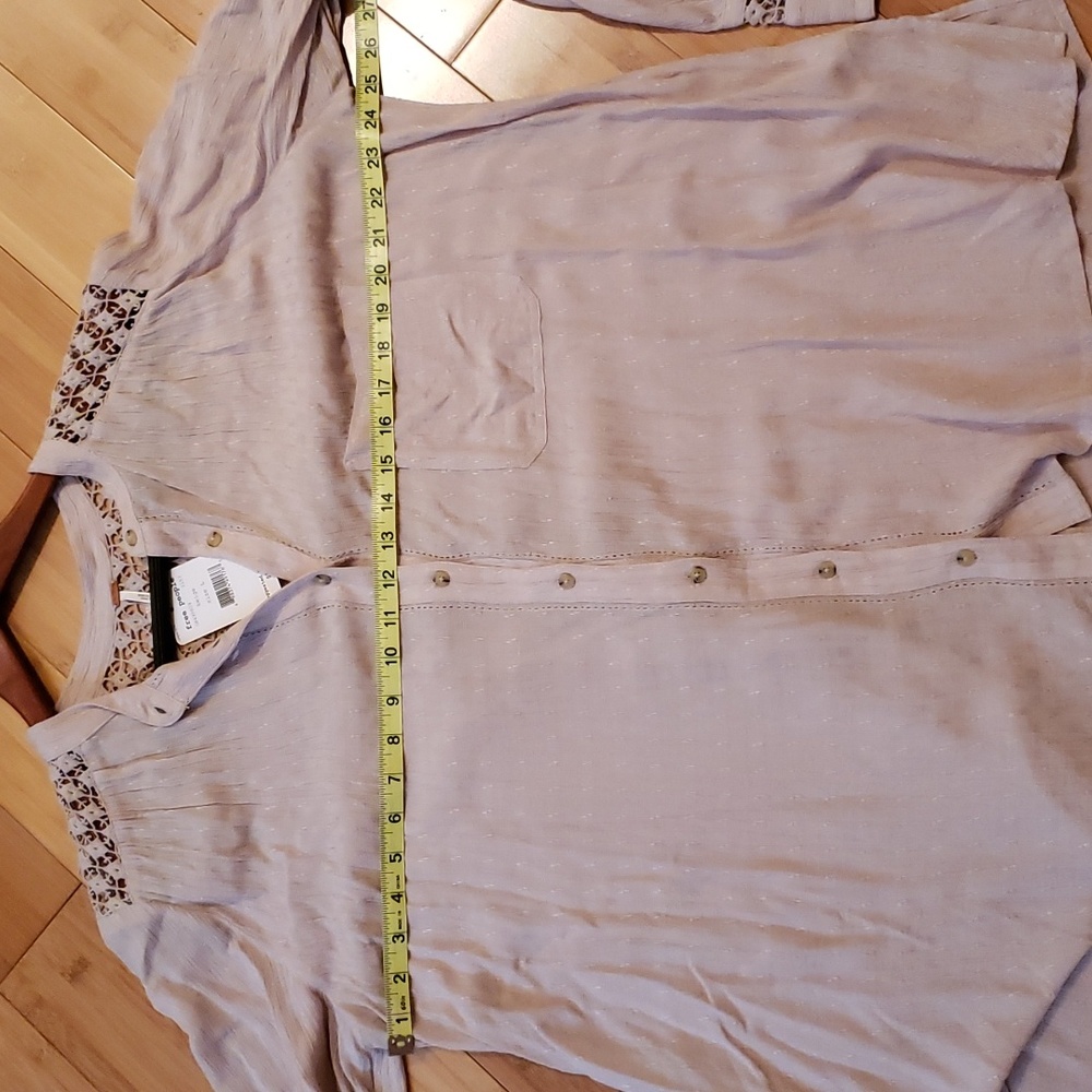 Button down blouce - Picture 2 of 10